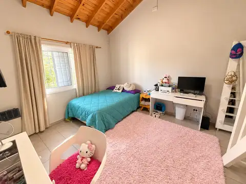 CASA EN VENTA - 3 DORMITORIOS