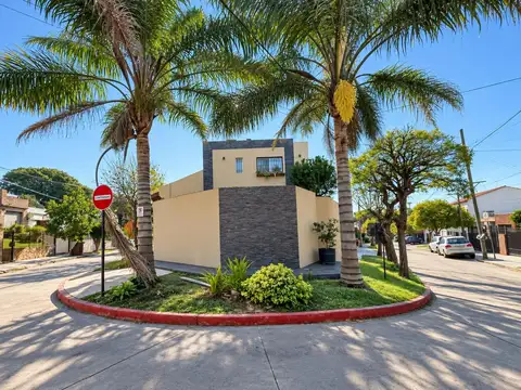 CASA EN VENTA - 3 DORMITORIOS