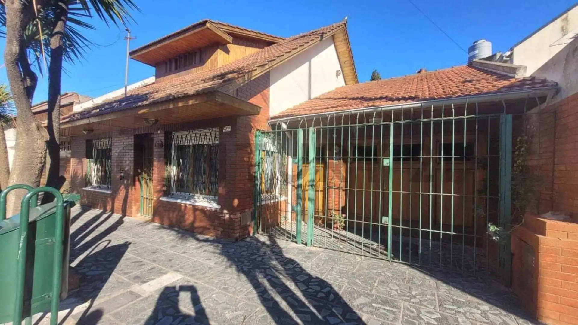 VENTA CASA CUATRO AMBIENTES A RECICLAR, VILLA PRIMERA MAR DEL PLATA