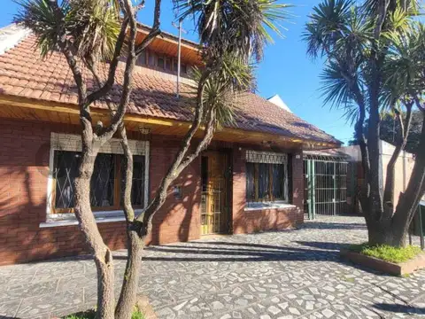 VENTA CASA CUATRO AMBIENTES A RECICLAR, VILLA PRIMERA MAR DEL PLATA