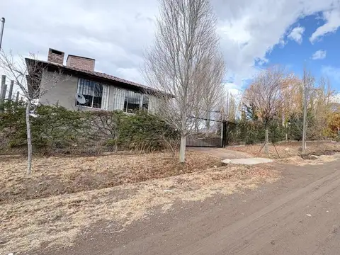 Casa en Venta con 2 cocheras