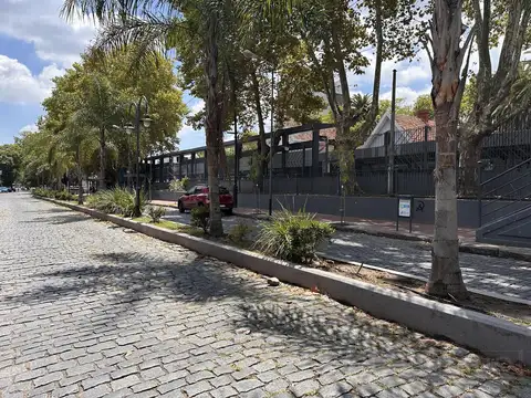 JBI.  San Fernando , a pocos metros de la estación