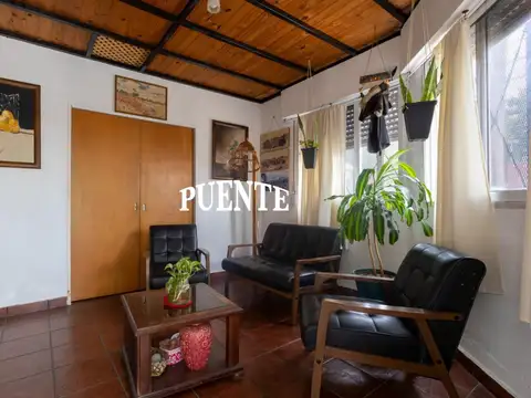 Casa 4 ambientes con 2 baños