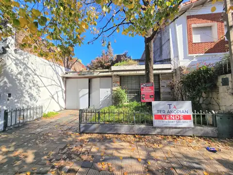 Casa en Venta a refaccionar en Villa Sarmiento - Zona Ward