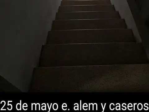 25 de mayo  al 300 entr caseros y alem