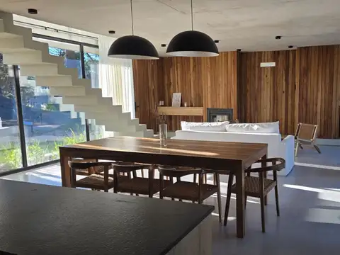 Casa 4 ambientes con 3 baños