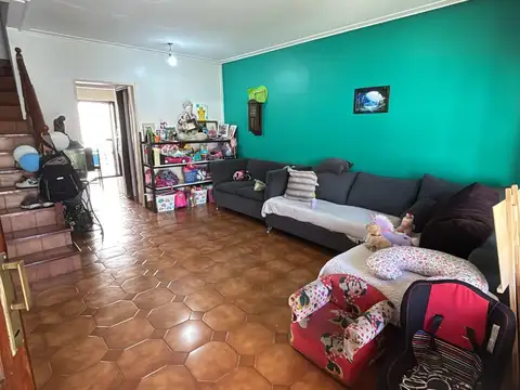 Casa 4 ambientes con 2 baños