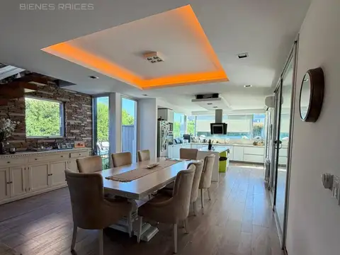 Casa 5 ambientes con 3 baños