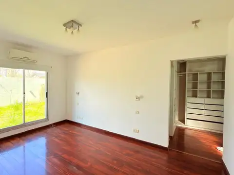 Venta/Financiacion/Permuta Casa 4 Dormitorios Suite Cochera Doble. Pueblo Esther