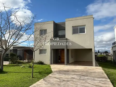 Venta de Casa en Santa Elena, Pilar