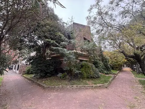 Terreno en excelente zona. Martínez.