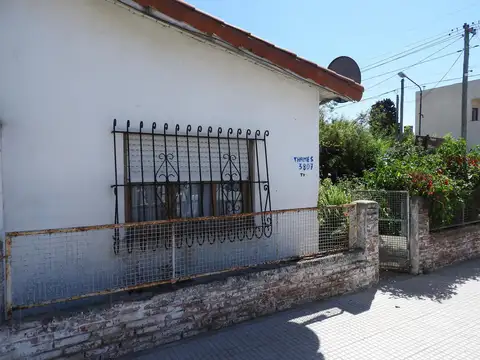 Casa en  venta Thames al 3800 zona shopping en San Justo