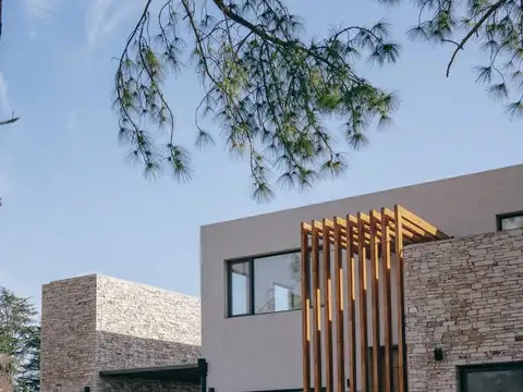 Casa 6 ambientes con 3 baños