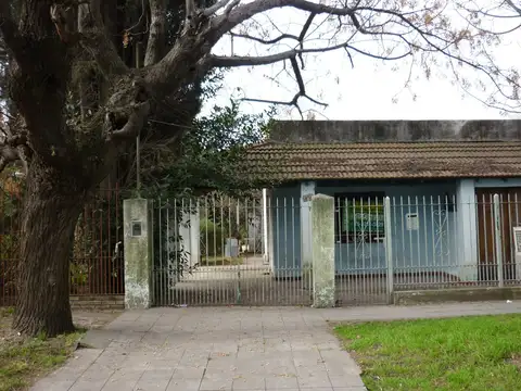 Casa - Venta - Argentina, Ezeiza - Crisologo Larralde 454