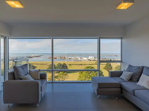 Importante semipiso con las mejores vistas al Mar y al Golf de Playa Grande.