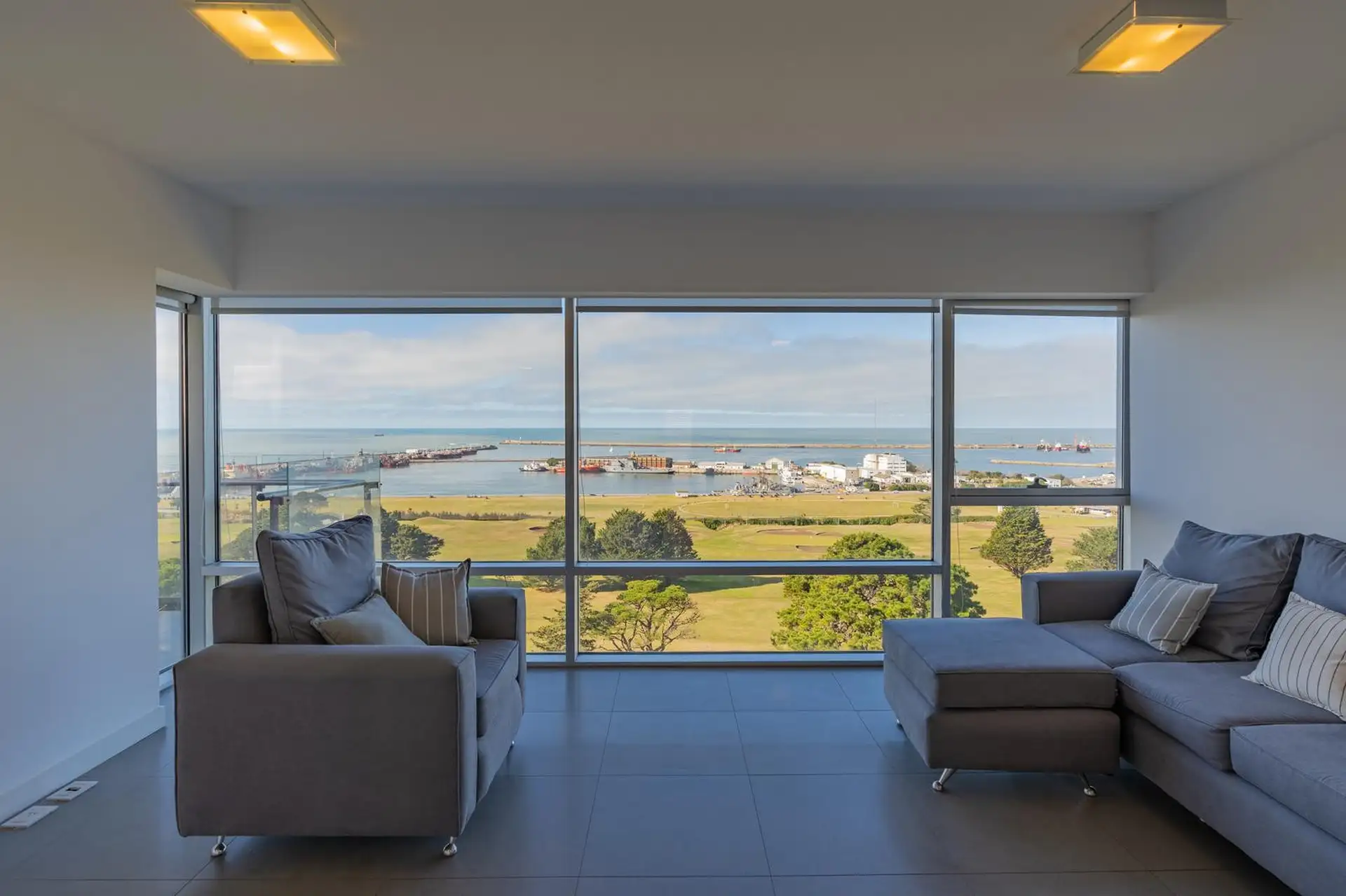 Depto 4 amb, 112m² con balcón y piscina — Playa Grande