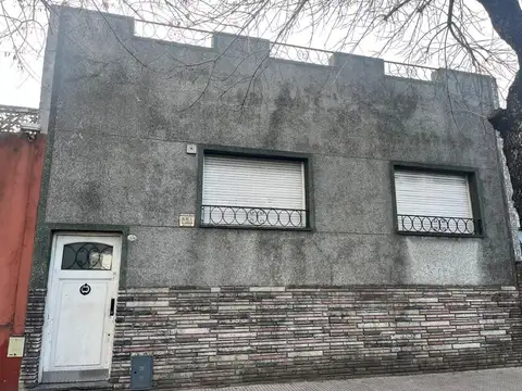 Floresta  casa en venta s/lote 8,66 x 31 mts