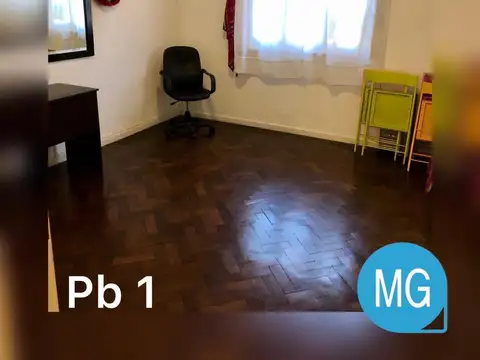 Casa en venta en Temperley quincho, jardin, 2 viviendas, buen estado, pb ideal uso profesional