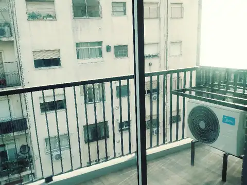 Excelente 2 amb con balcon PISO 3 AL FRENTE