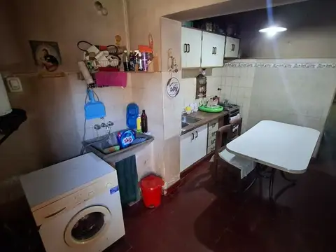 Se vende casa 2 dorm en  B° Acosta + Monoambiente