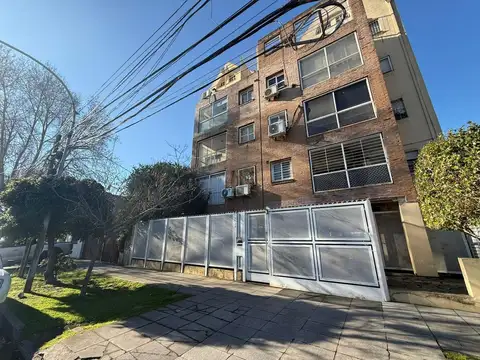 Depto 3 amb en 2 plantas, cochera, V. Ballester