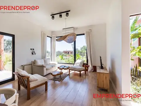 Casa en Alquiler en Pilar del Este - San Ramiro, USD 1.000