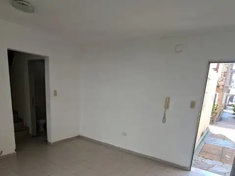 Alquilo Duplex  en calle Paraguay casi Italia, 2 dorm. 2 Baños, Patio