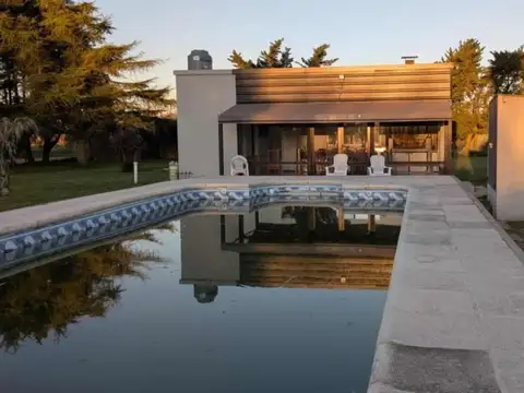 Casa en venta - 2 Dormitorios 2 Baños - Carmen de Areco