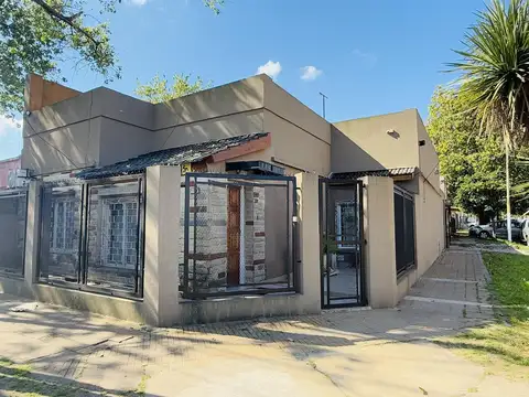 CASA EN VENTA 3 AMBIENTES MORON