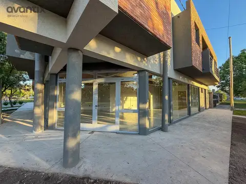 Local comercial a estrenar en esquina - Barrio Amancay