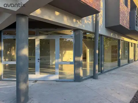 Local comercial a estrenar en esquina - Barrio Amancay