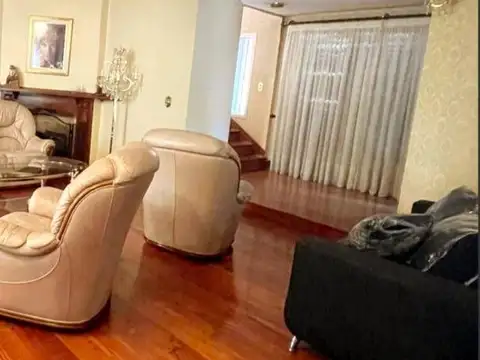 Casa en Venta con 10 cocheras