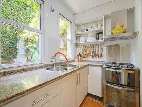 Depto Tipo Casa en Alquiler en Chacarita, USD 2.000