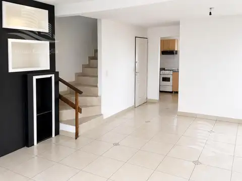 Venta Apto Credito - Casa 5 Ambientes, Cochera, Balcón - Villa Martelli, Vicente López
