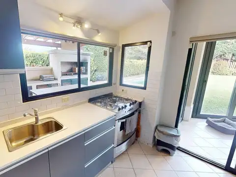 Casa en Venta con 1 cochera