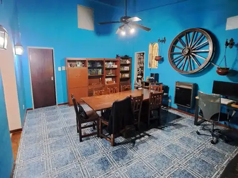 CASA CON AMPLIO PARQUE-TERRENO de 1350m2