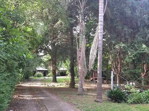 CASA CON AMPLIO PARQUE-TERRENO de 1350m2