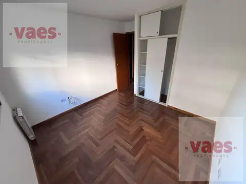 ALQUILER – Departamento de 2 dormitorios con balcón y asador en General Paz