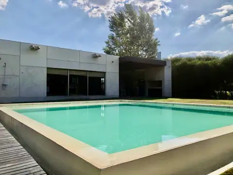 ALQUILER| Casa de 3 dormitorios en barrio privado de San Sebastian/FUNES