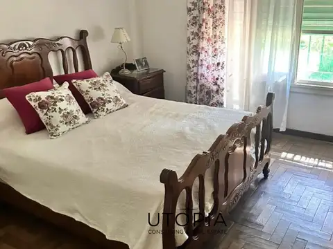 Casa en Alquiler con 3 cocheras