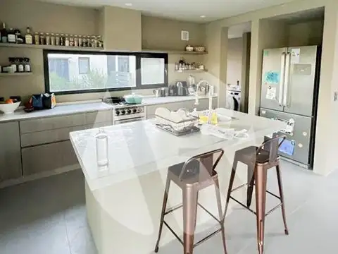 Casa en Alquiler Temporal con 2 cocheras