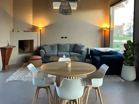 Casa en Alquiler Temporal con 2 cocheras