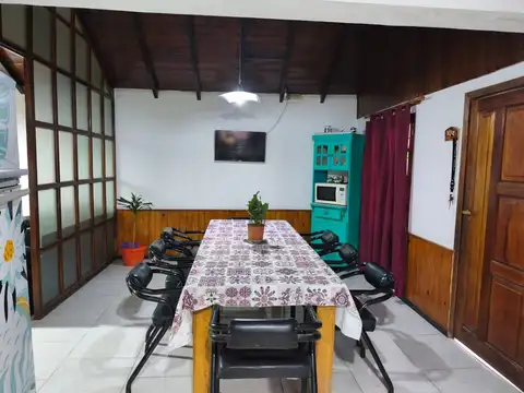 Casa 7 ambientes con 1 baño