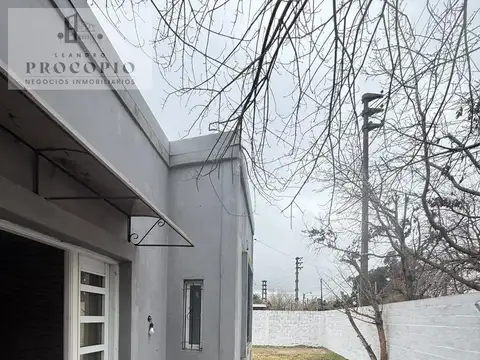 Depto Tipo Casa en Alquiler con 1 cocheras