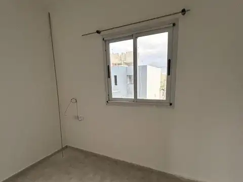 Casa en Alquiler con 1 cochera