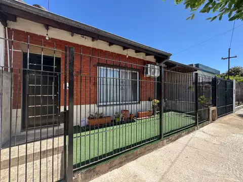 VENTA CASA CON 2 DEPARTAMENTOS EN BELLA VISTA