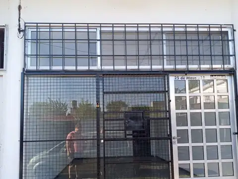 Local en Alquiler en Granadero Baigorria, $ 450.000