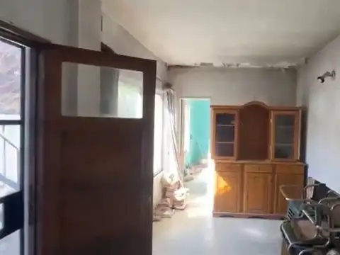 Casa 4 ambientes con 1 baño