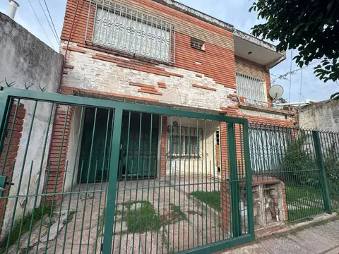 Casa 4 ambientes Castelar Norte