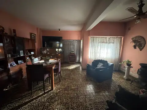 Casa en Venta con 4 cocheras